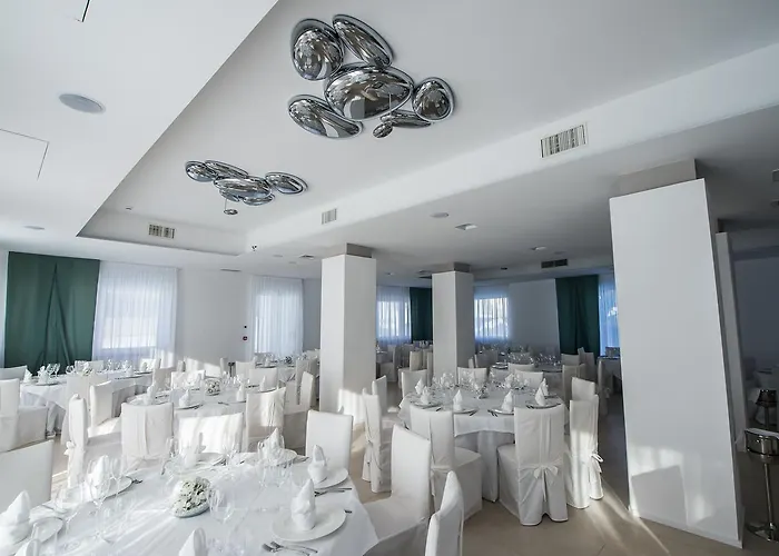 ホテル Malucri 4*